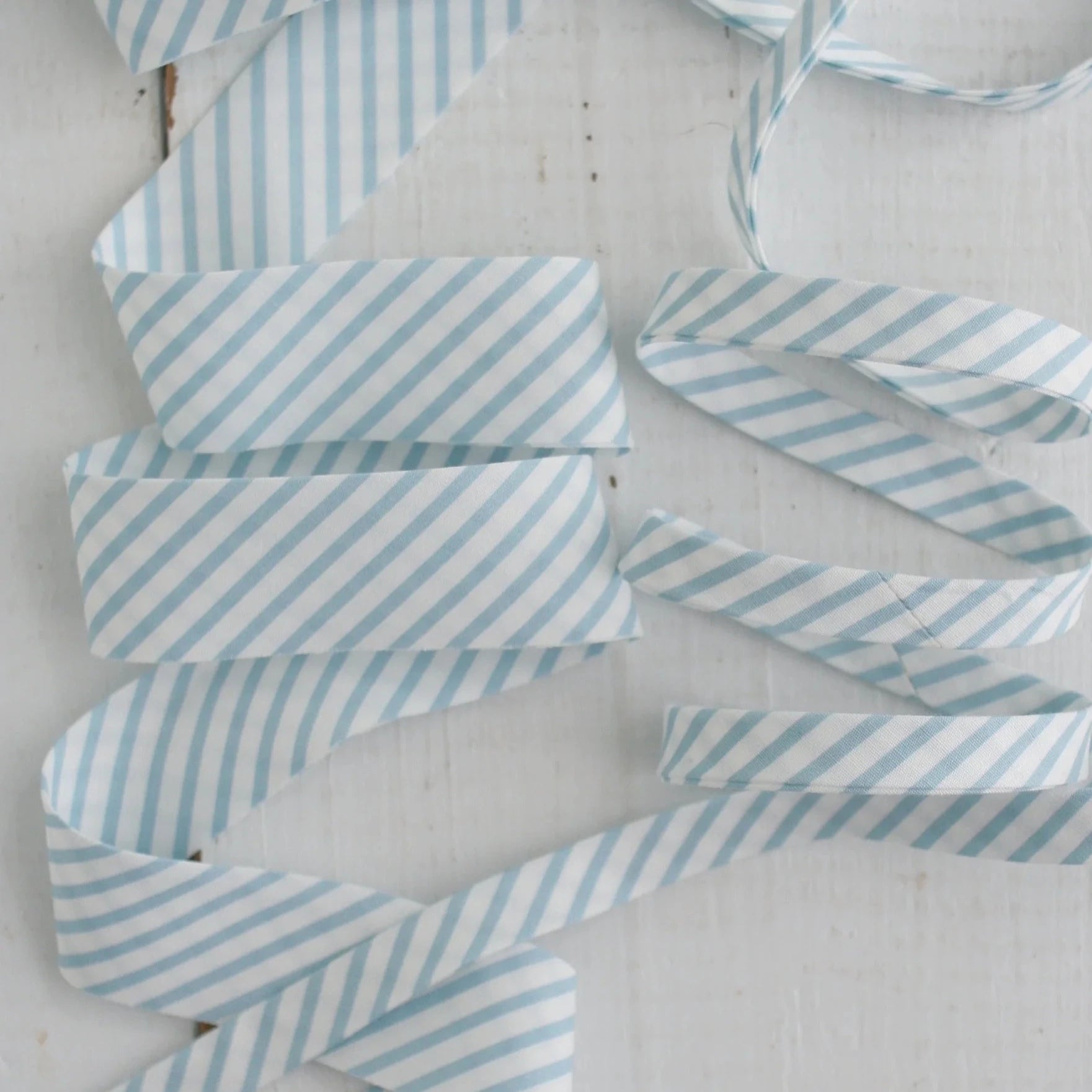 Bias Quilt Binding - 8 yd pack Blue Dress Stripe