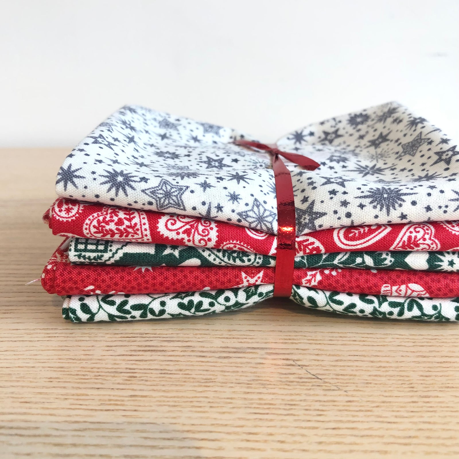 Scandi Holly Fat Quarter Bundle