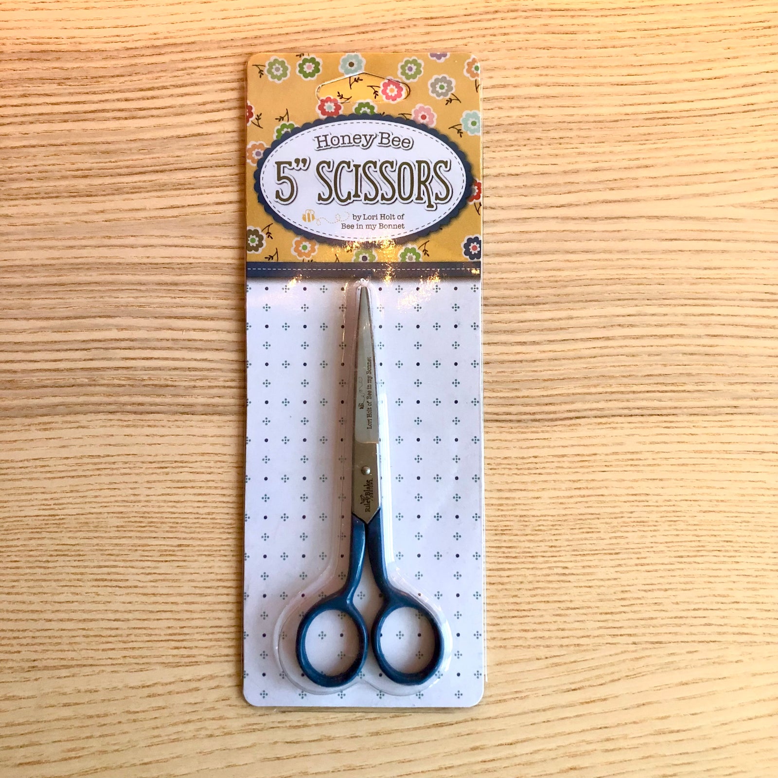 Lori Holt Honey Bee Scissors