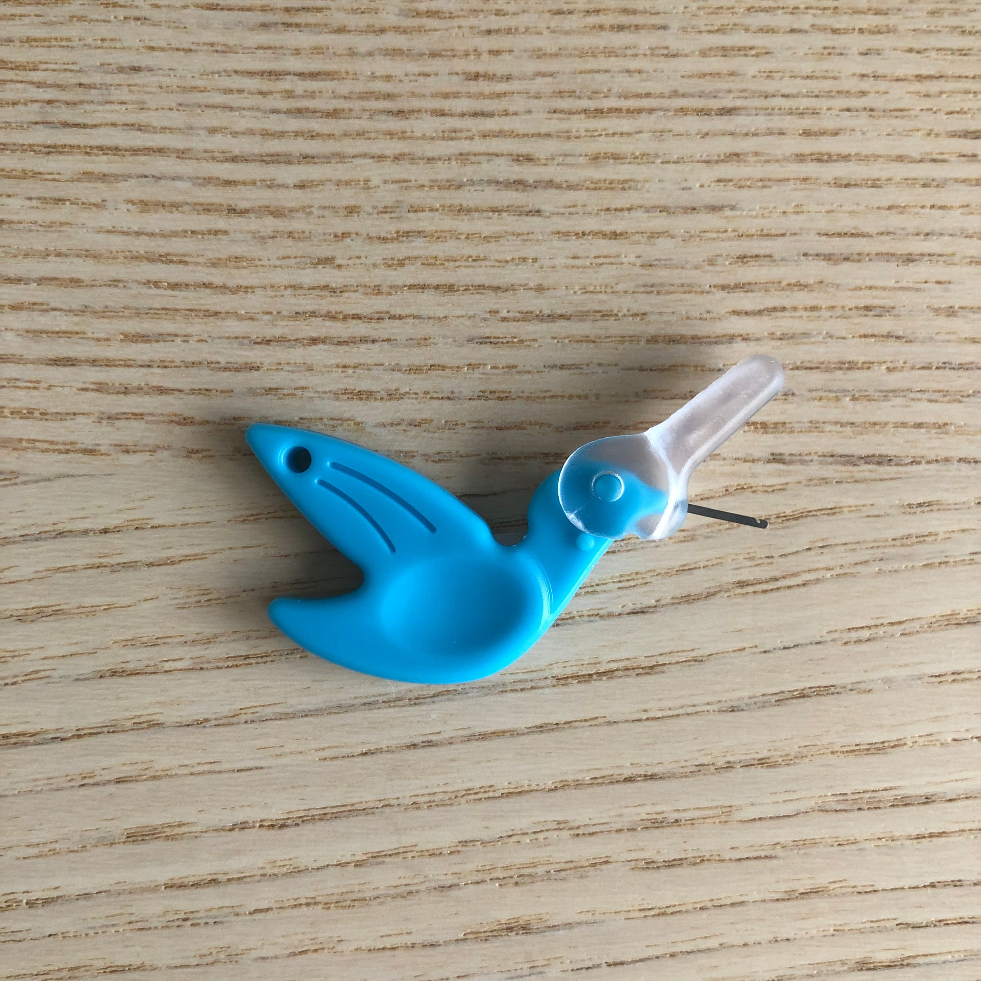 Hummingbird Needle Threader with Cutter
