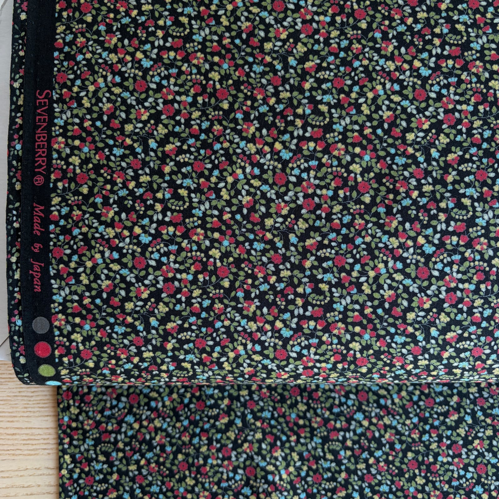 Sevenberry Petite Garden Lawn Black and Red