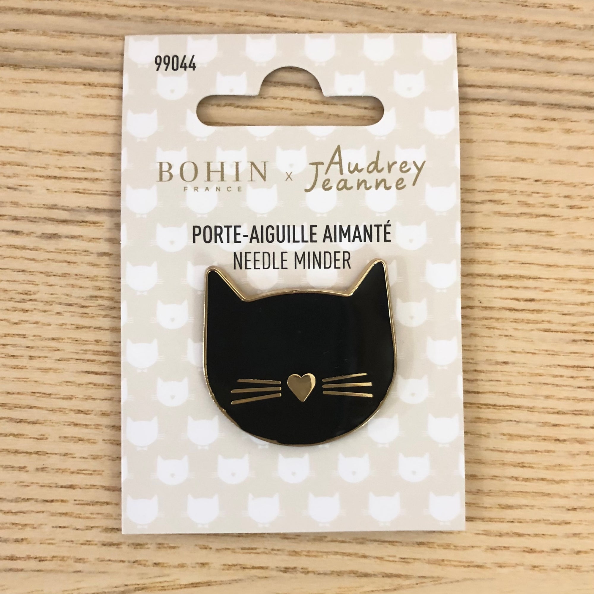 Black Cat Needle Minder