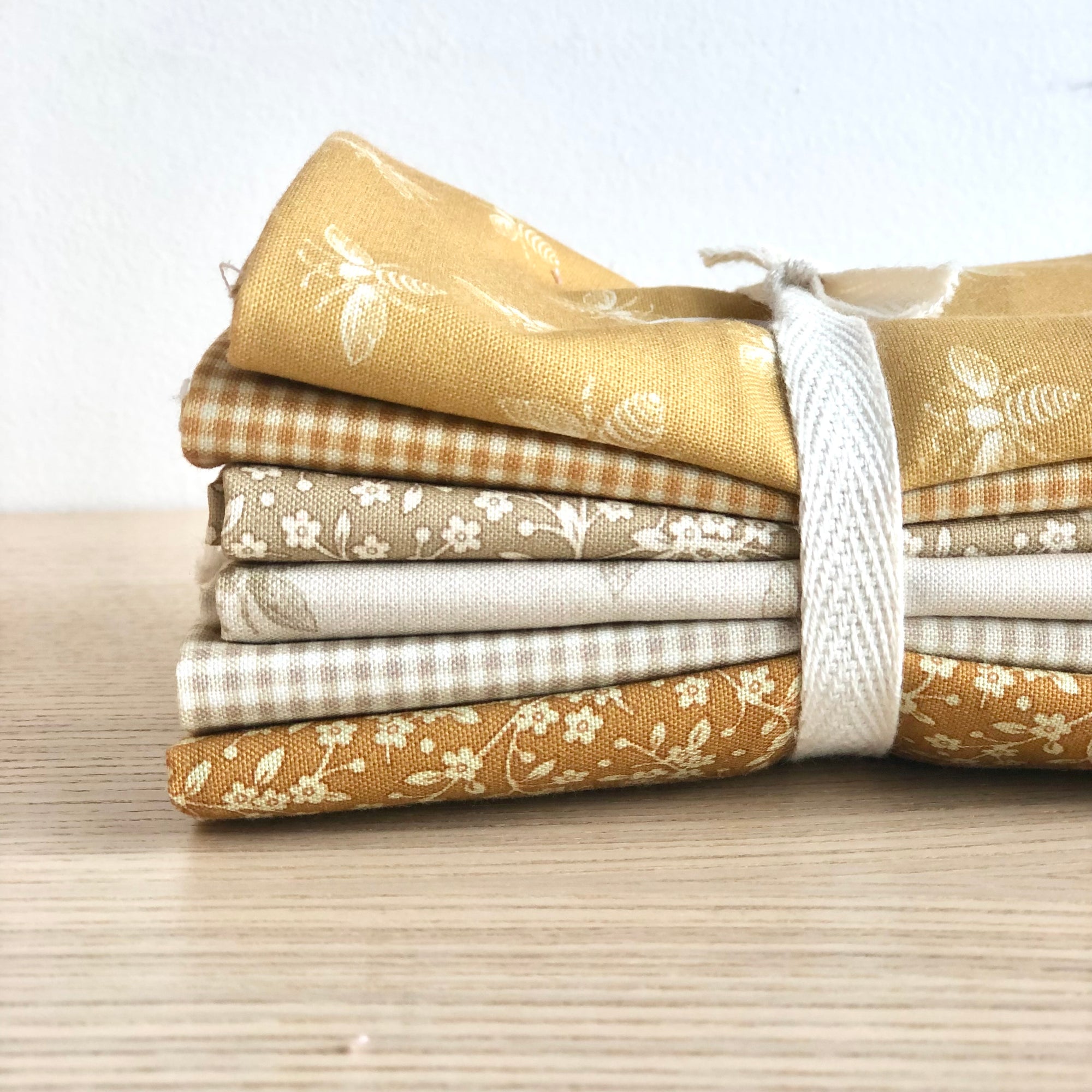 Petite Beehive Fat Quarter Bundle