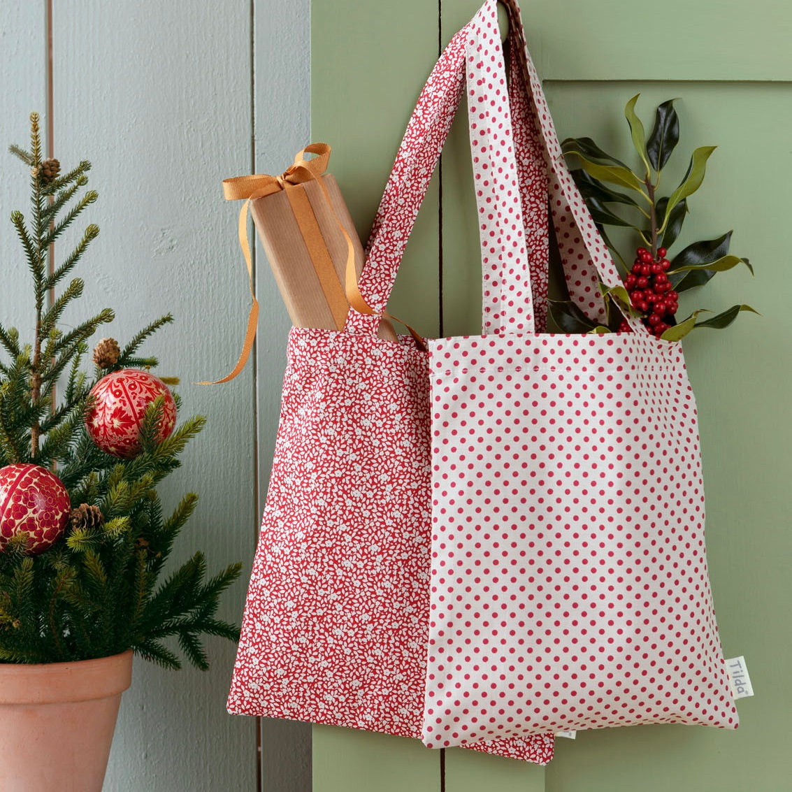 Tilda Woven Polkadot Red