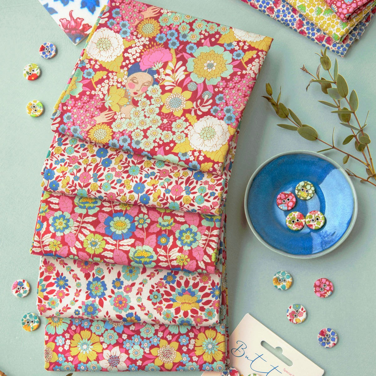 Wallflower Fat Quarter Bundle Red