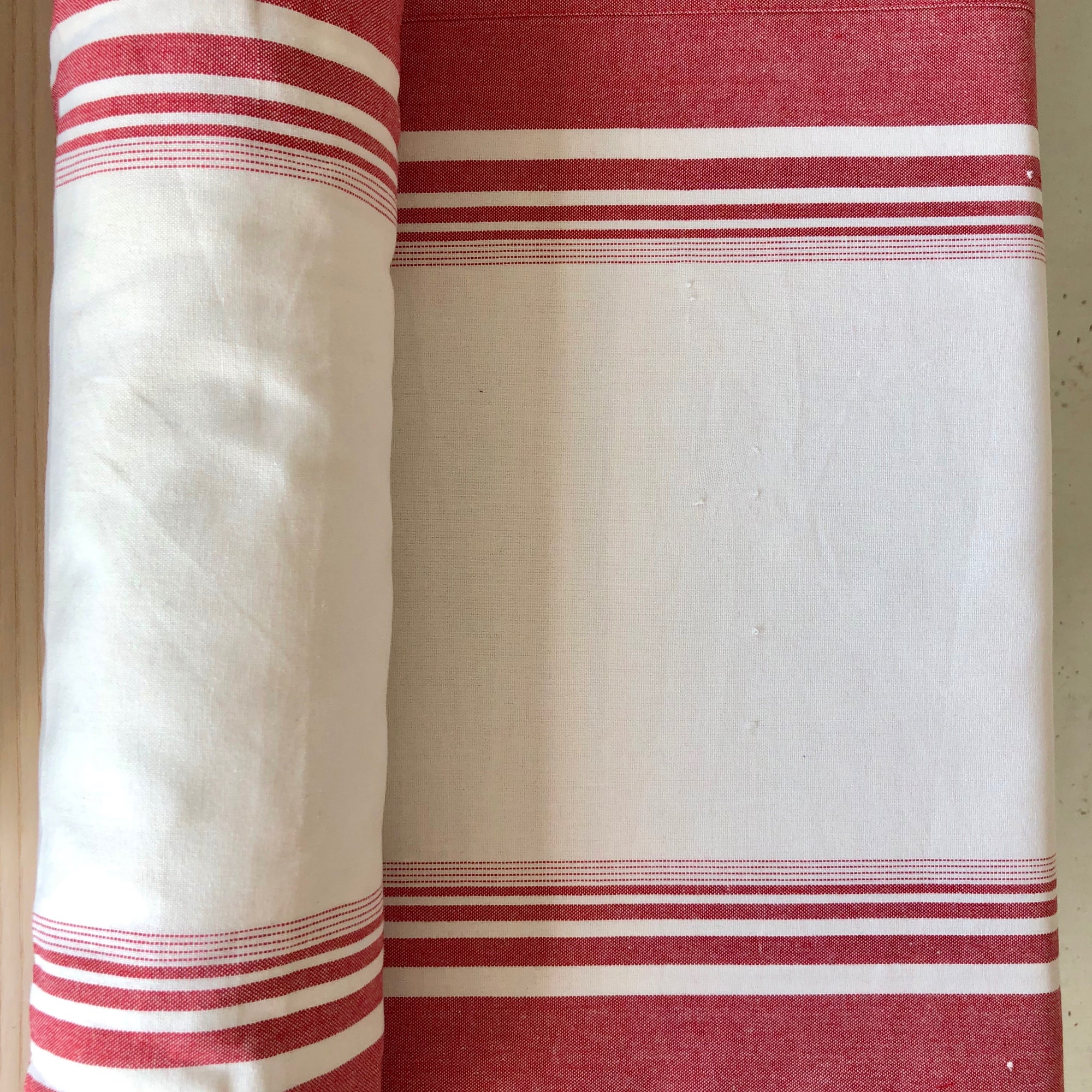 Farmhouse Toweling Edging Red on White