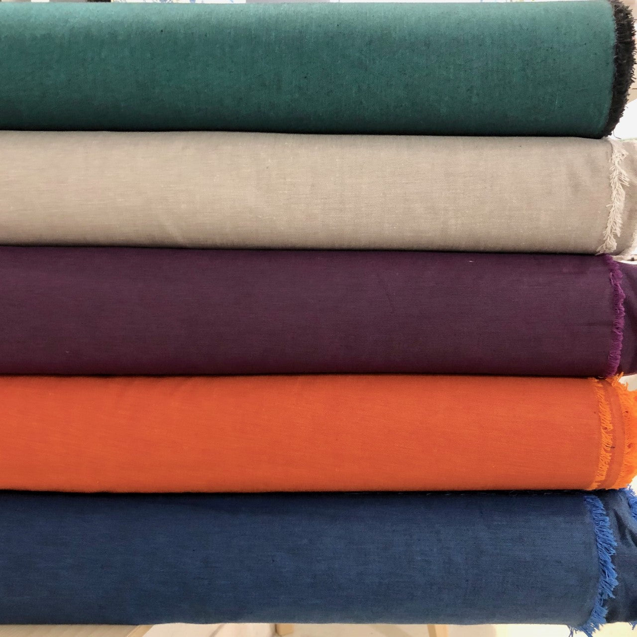 Peppered Cotton Paprika Wideback